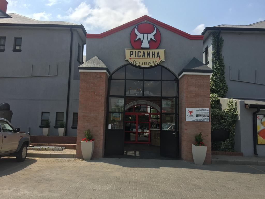 Picanha Grill Guest House & Events Venue Nigel Екстериор снимка